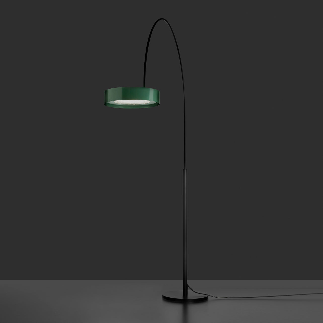 Berlin Outdoor Arched Floor Lamp in Detail.