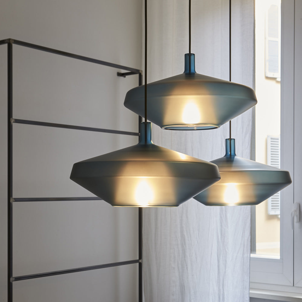 Mom Low Pendant Light in Detail.