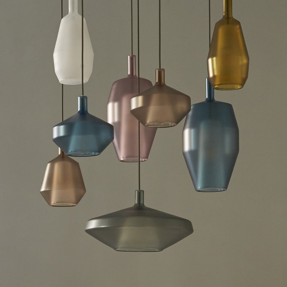 Mom Low Pendant Light in Detail.