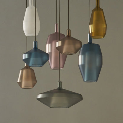 Mom Low Pendant Light in Detail.