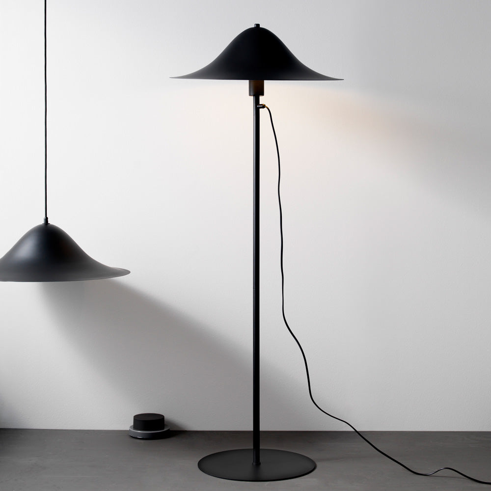 Hans Floor Lamp in Detail.