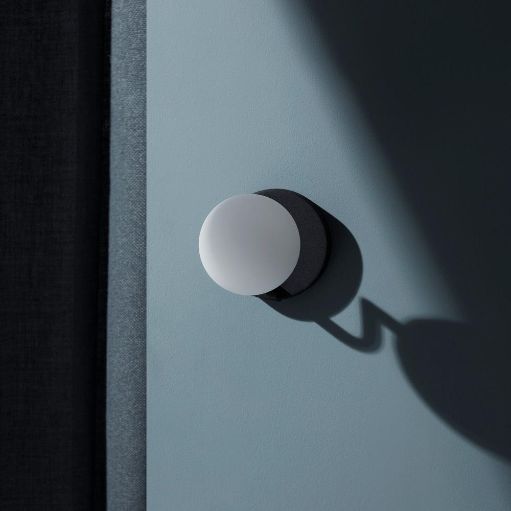 Mobil Wall Light in Detail.
