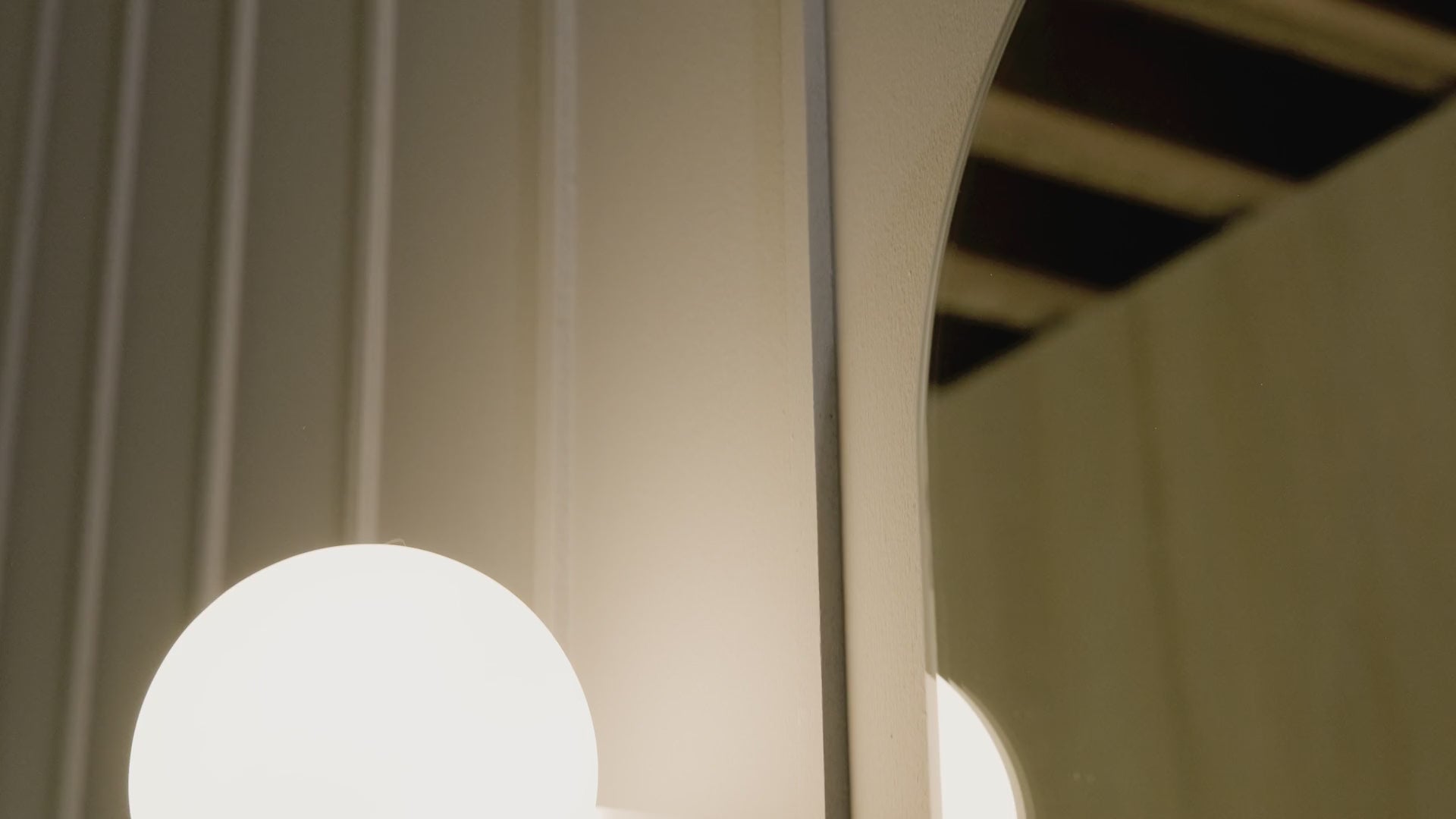 Lyra Bath Wall Light - Video.