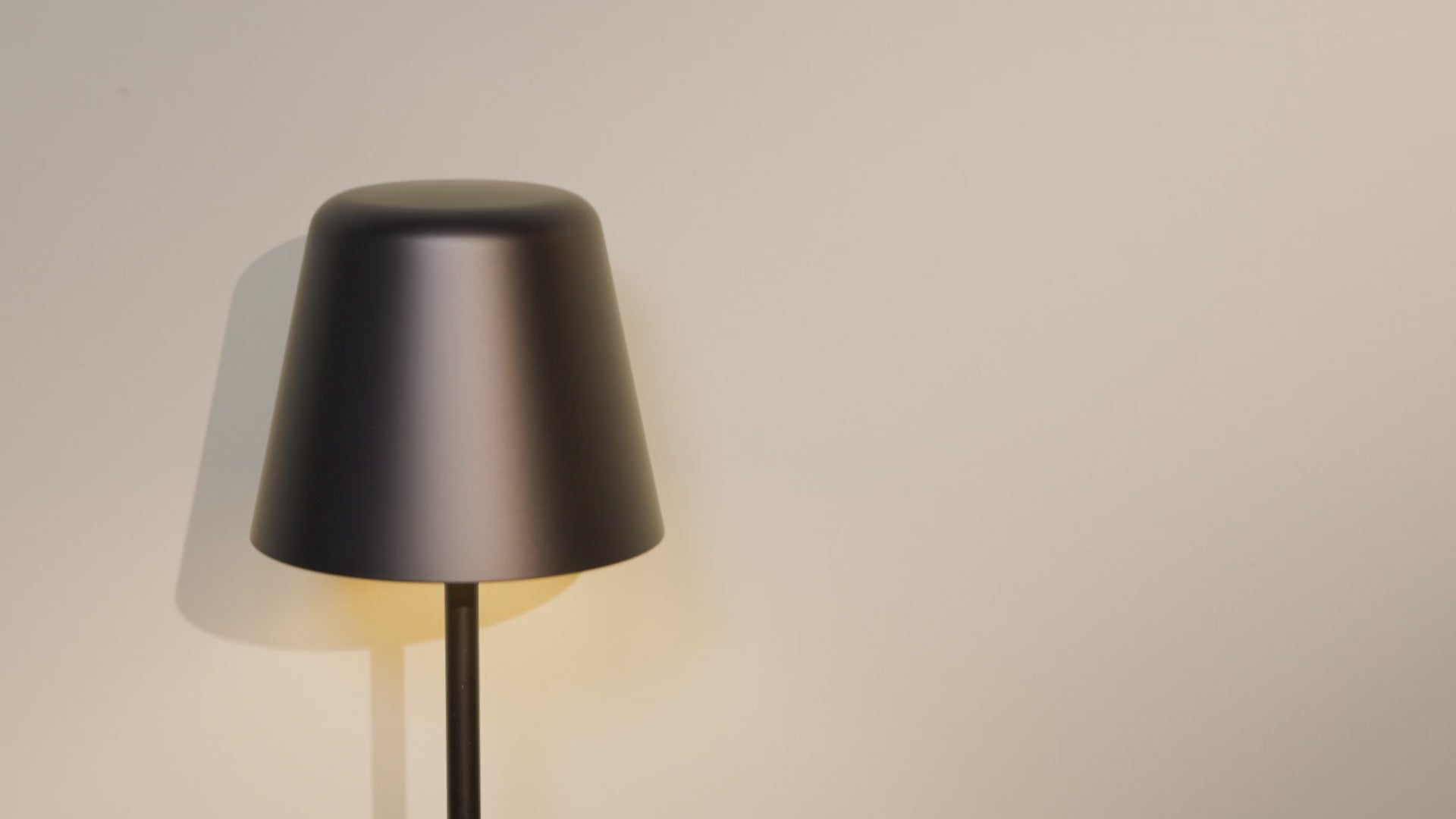 Ito LED Wall Light With Charging Shelf - Video.