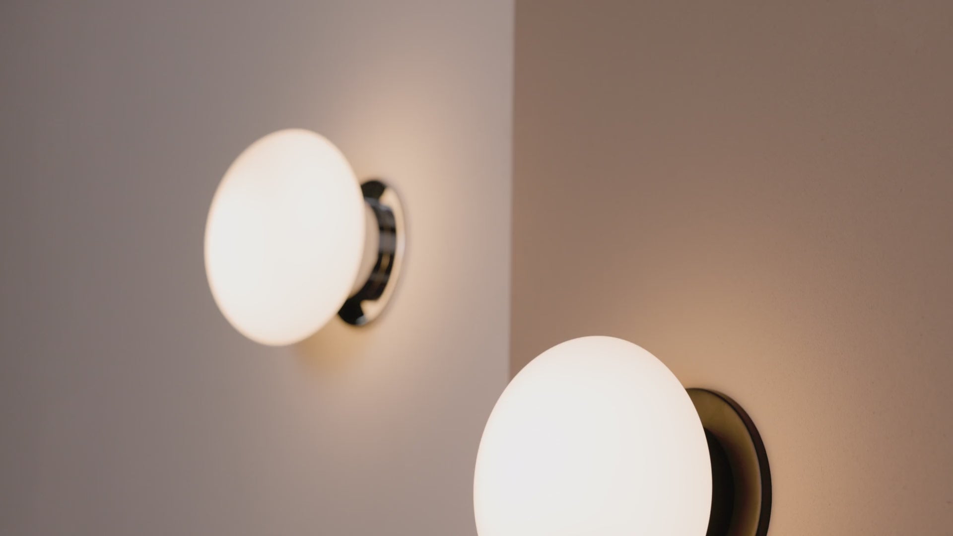 Zeppo Bath Wall Light - Video.