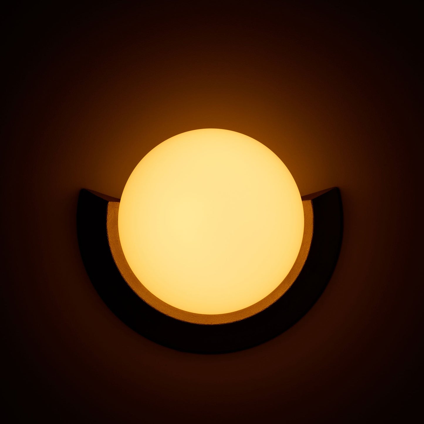 Cuff LED Wall Light in Detail.