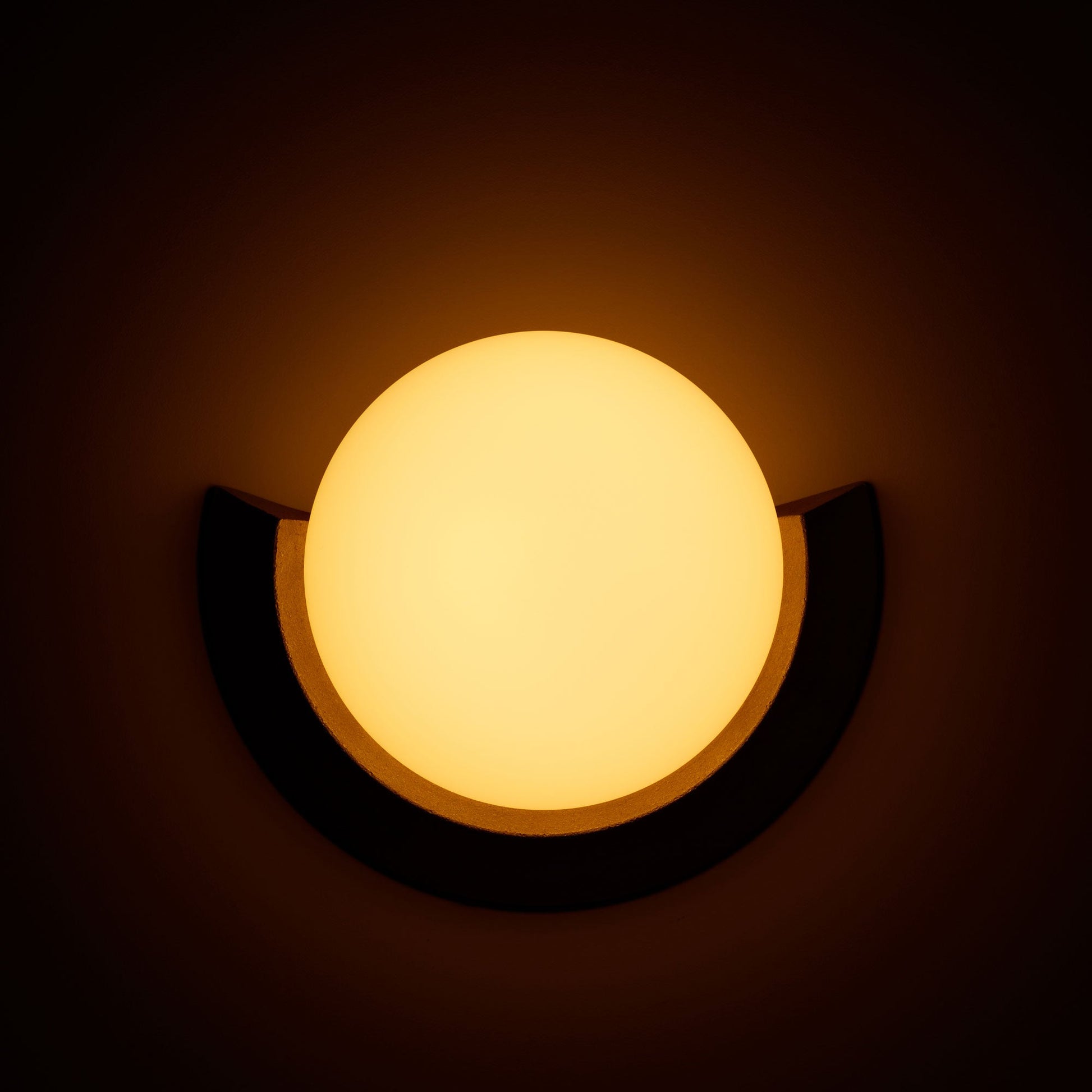 Cuff LED Wall Light in Detail.