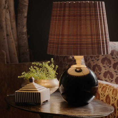 Giorgio Table Lamp in Detail.