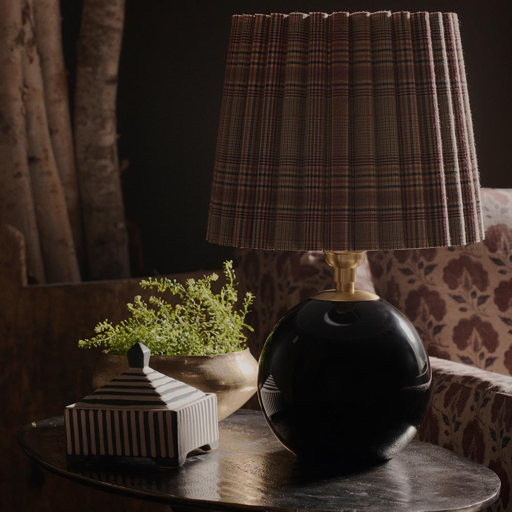 Giorgio Table Lamp in Detail.