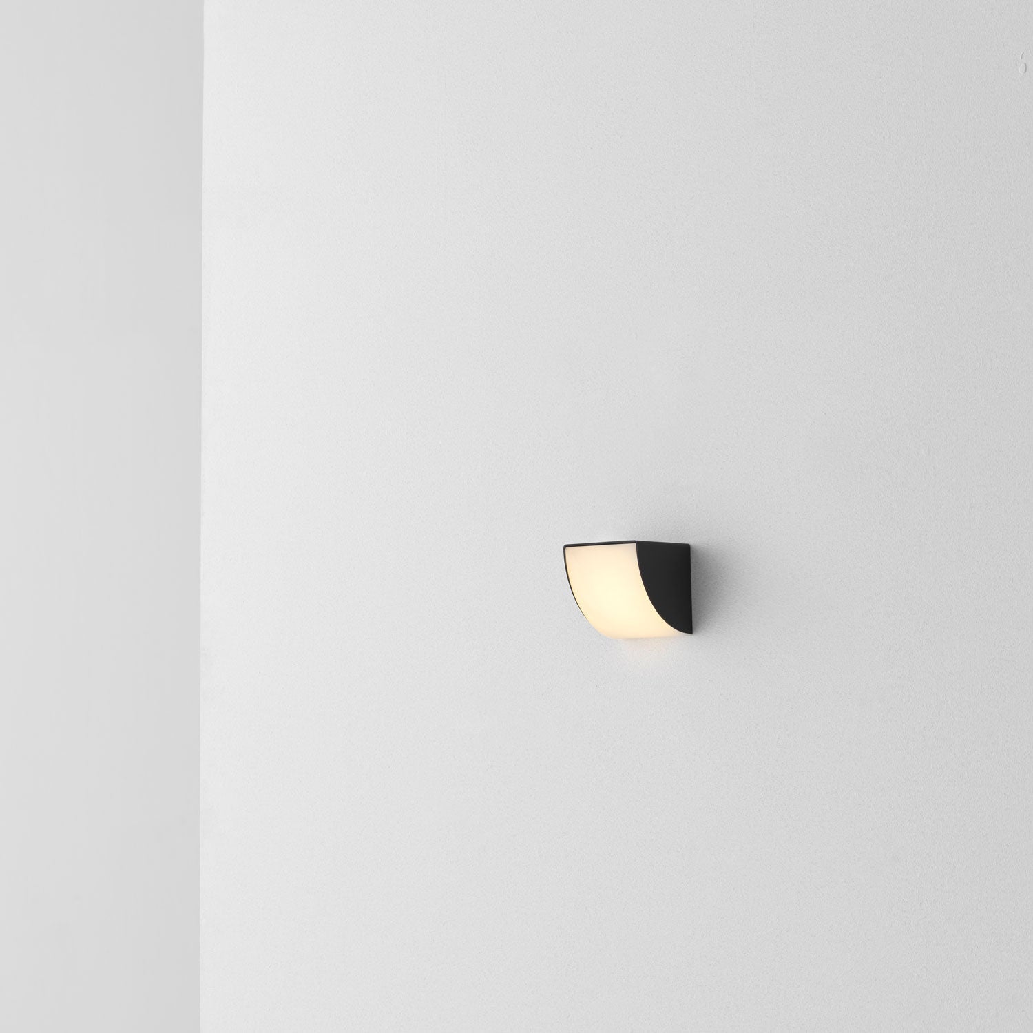 Phase LED Wall Light in Detail.