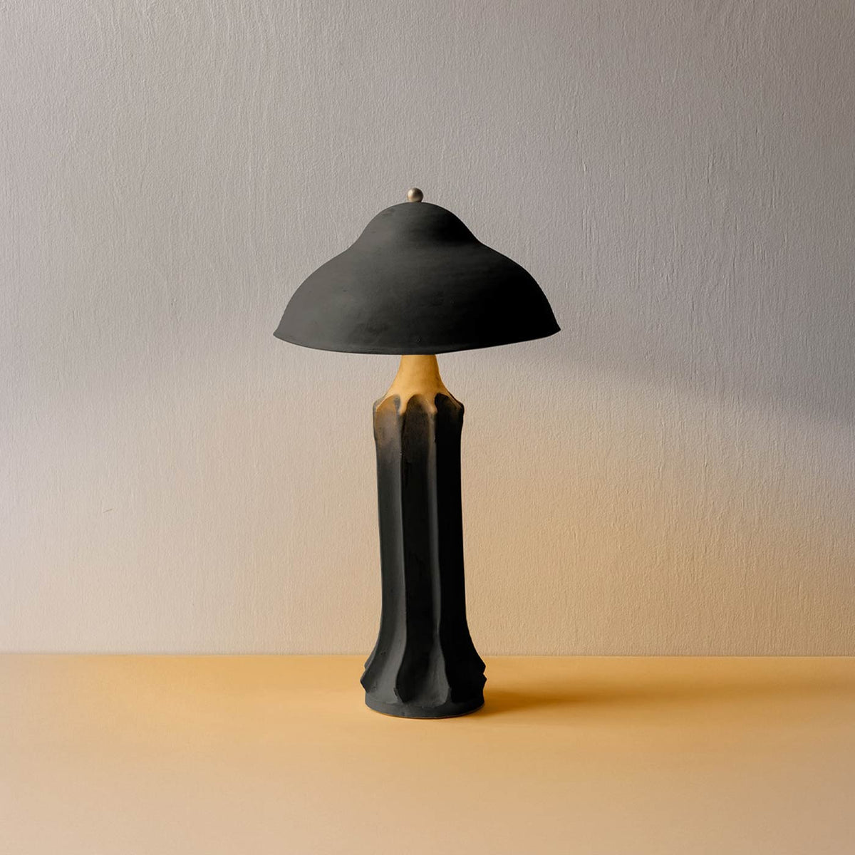 Arbor Slim LED Table Lamp in Detail.