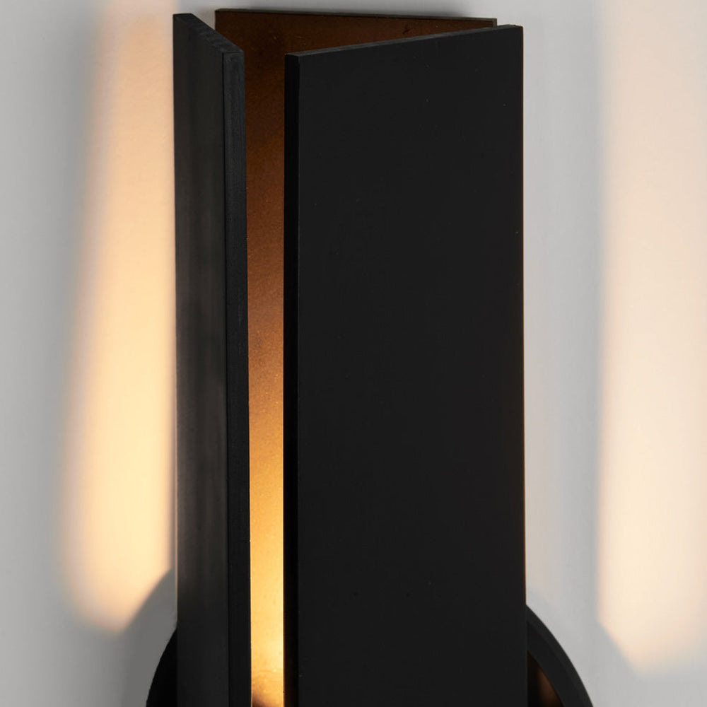 Delta LED Wall Light in Detail.