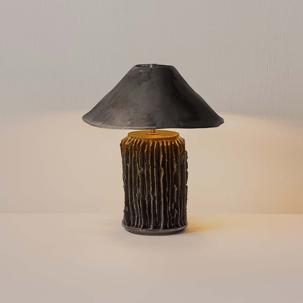 Silo I LED Table Lamp in Detail.