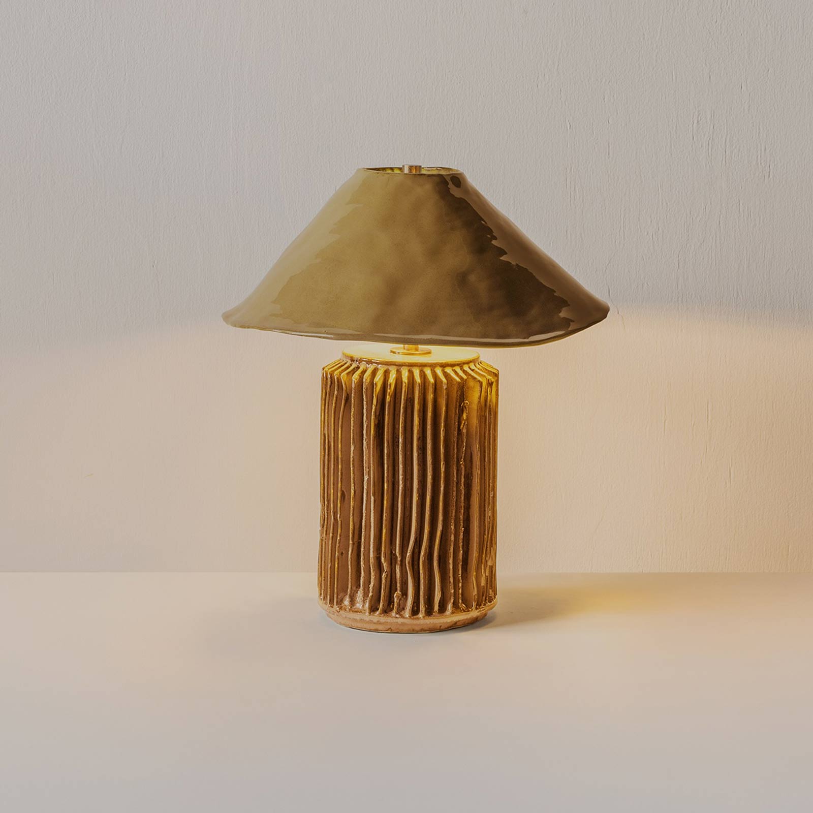 Silo I LED Table Lamp in Detail.