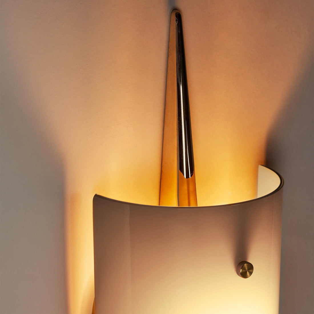 The Laddi Cylinder LED Wall Light in Detail.