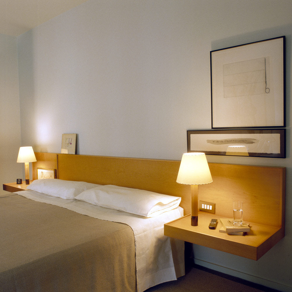 Básica M1 Table Lamp in bedroom.