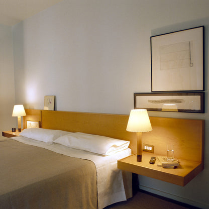 Básica M1 Table Lamp in bedroom.