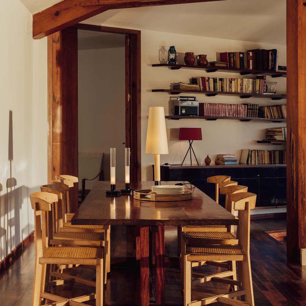 Básica M2 Table Lamp in dining room.