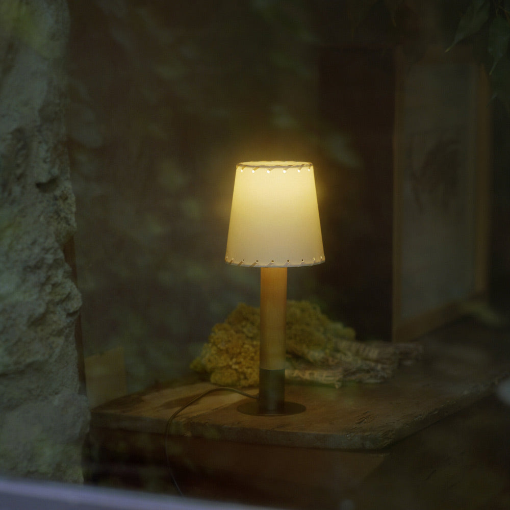 Básica Mini Table Lamp in Detail.