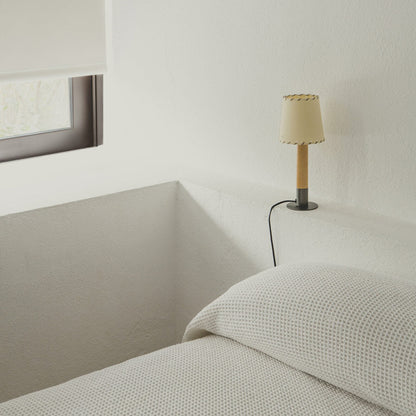 Básica Mini Table Lamp in bedroom.