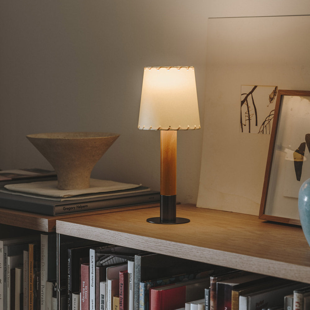Básica Mini Table Lamp in living room.