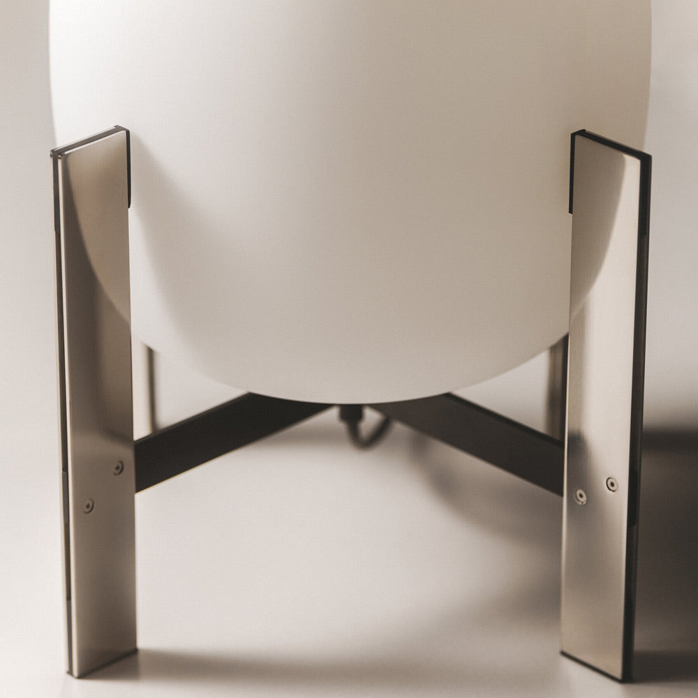 Cesta Metálica Table Lamp in Detail.