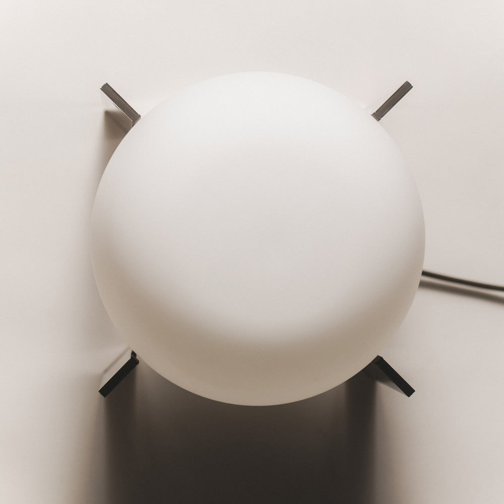 Cesta Metálica Table Lamp in Detail.