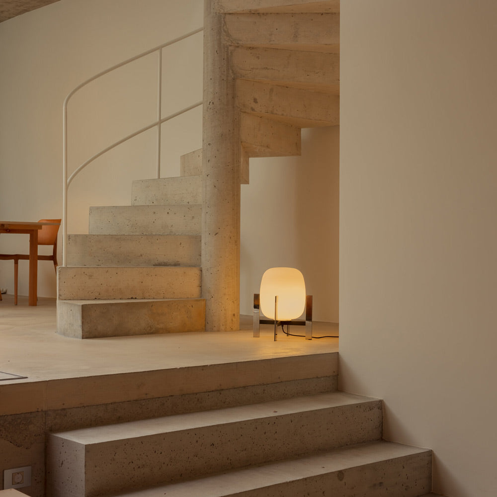 Cesta Metálica Table Lamp in stairway.