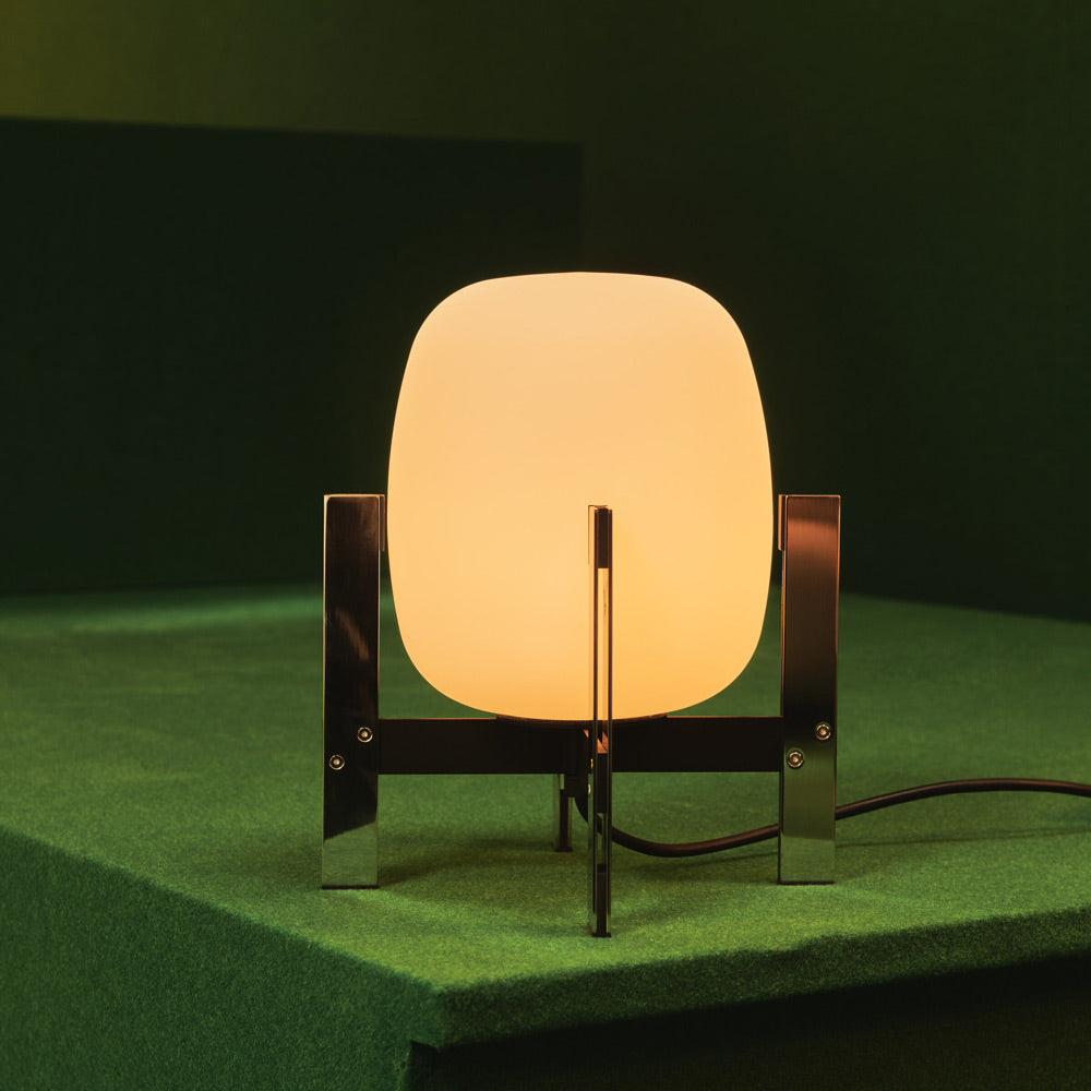 Cestita Metálica Table Lamp in Detail.
