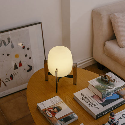 Cestita Metálica Table Lamp in living room.