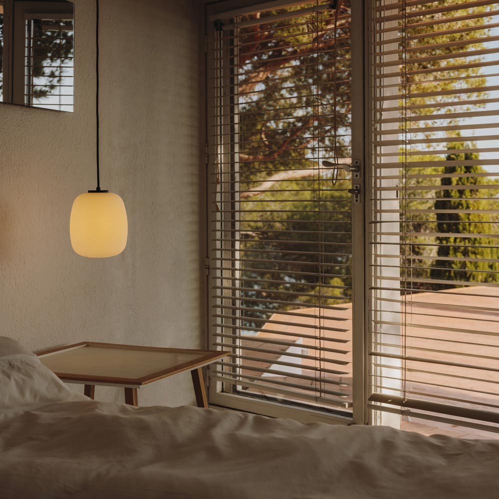 Globo Cesta Pendant Light in bedroom.