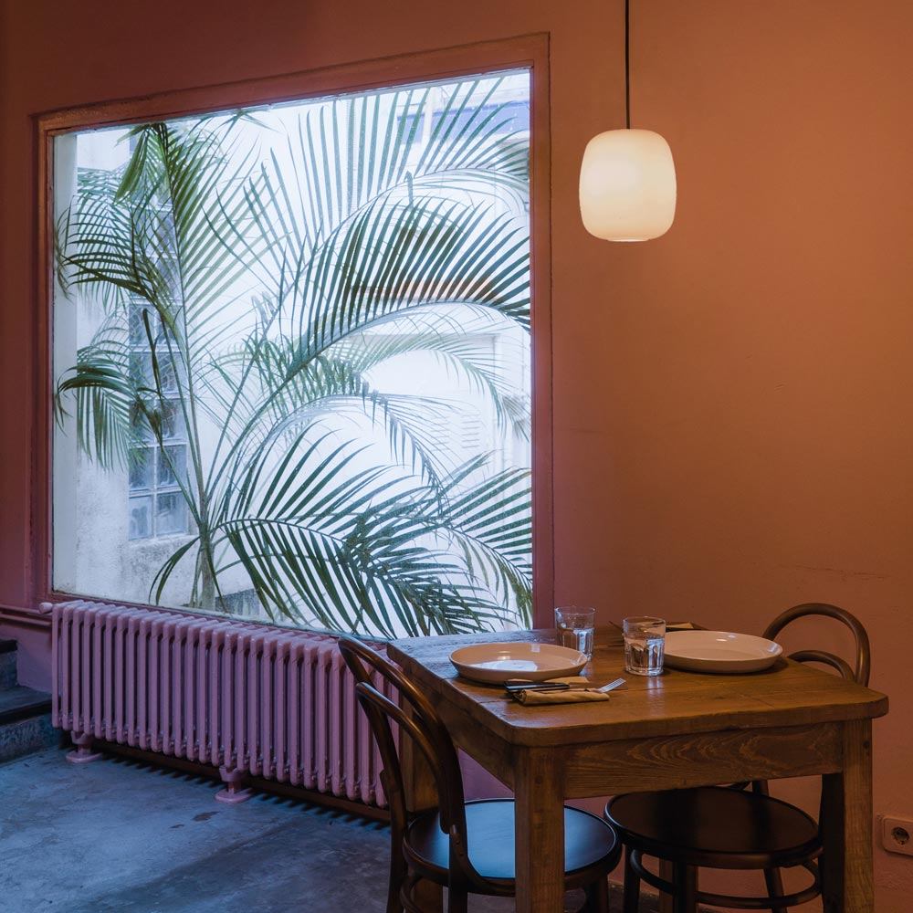 Globo Cesta Pendant Light in dining room.