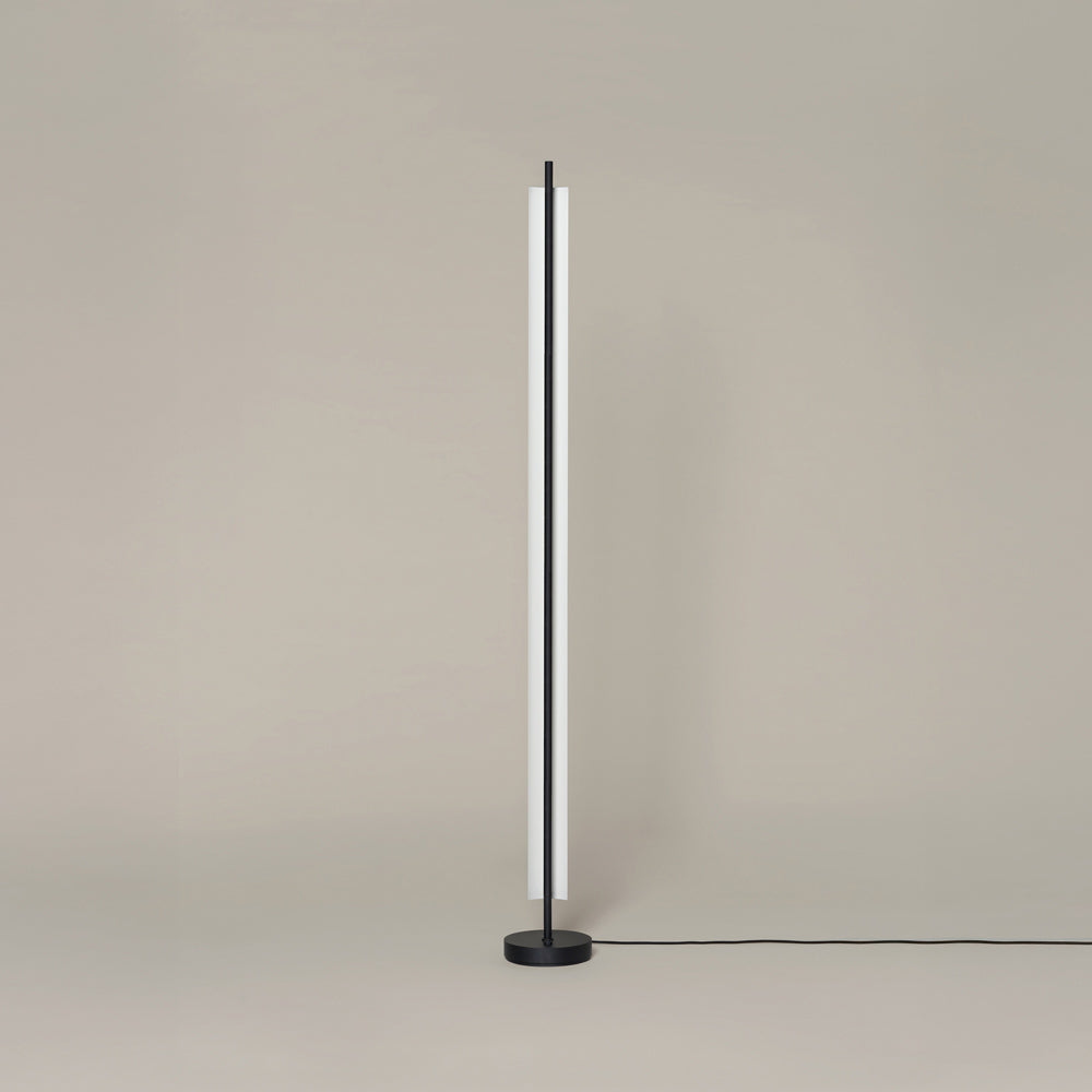 Lámina 165 LED Floor Lamp in Detail.