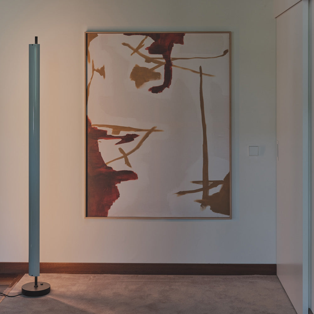 Lámina 165 LED Floor Lamp in living room.