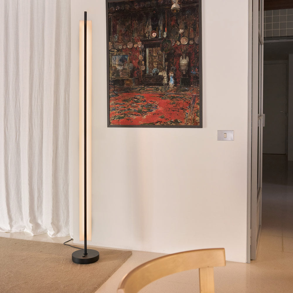 Lámina 165 LED Floor Lamp in living room.