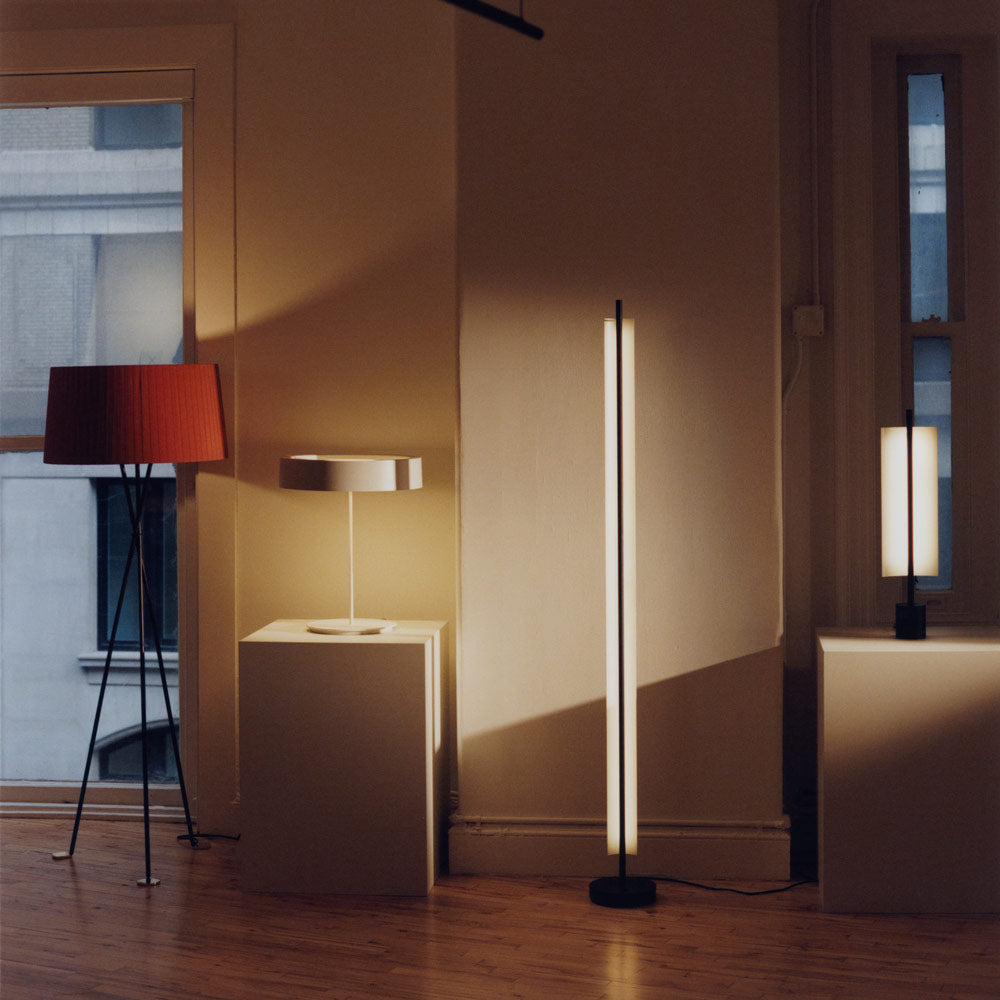 Lámina 165 LED Floor Lamp in living room.