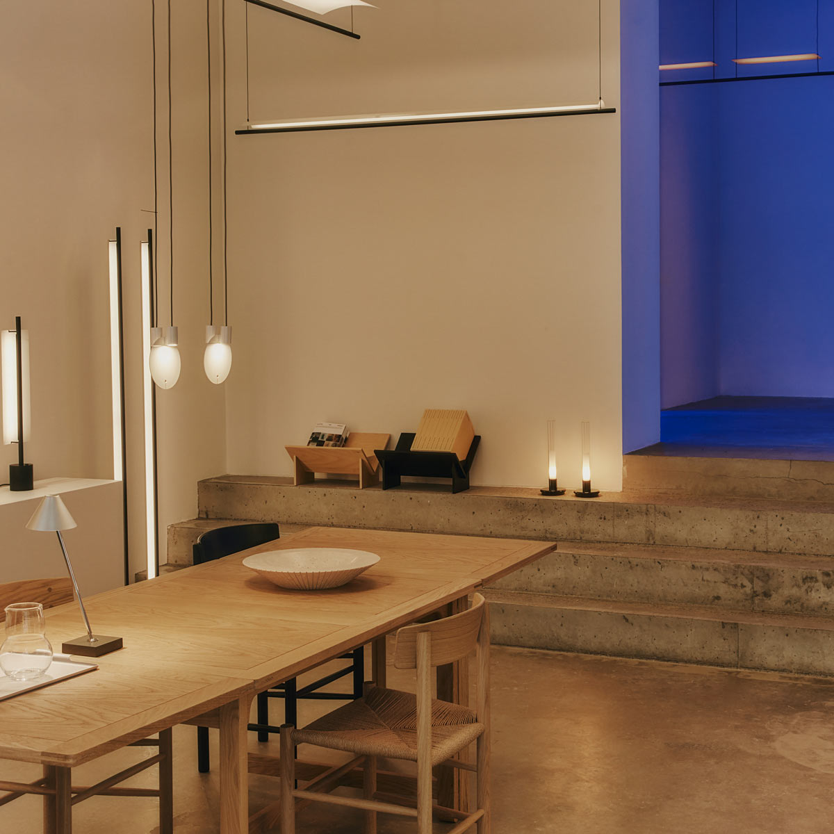 Lámina 165 LED Pendant Light in dining room.