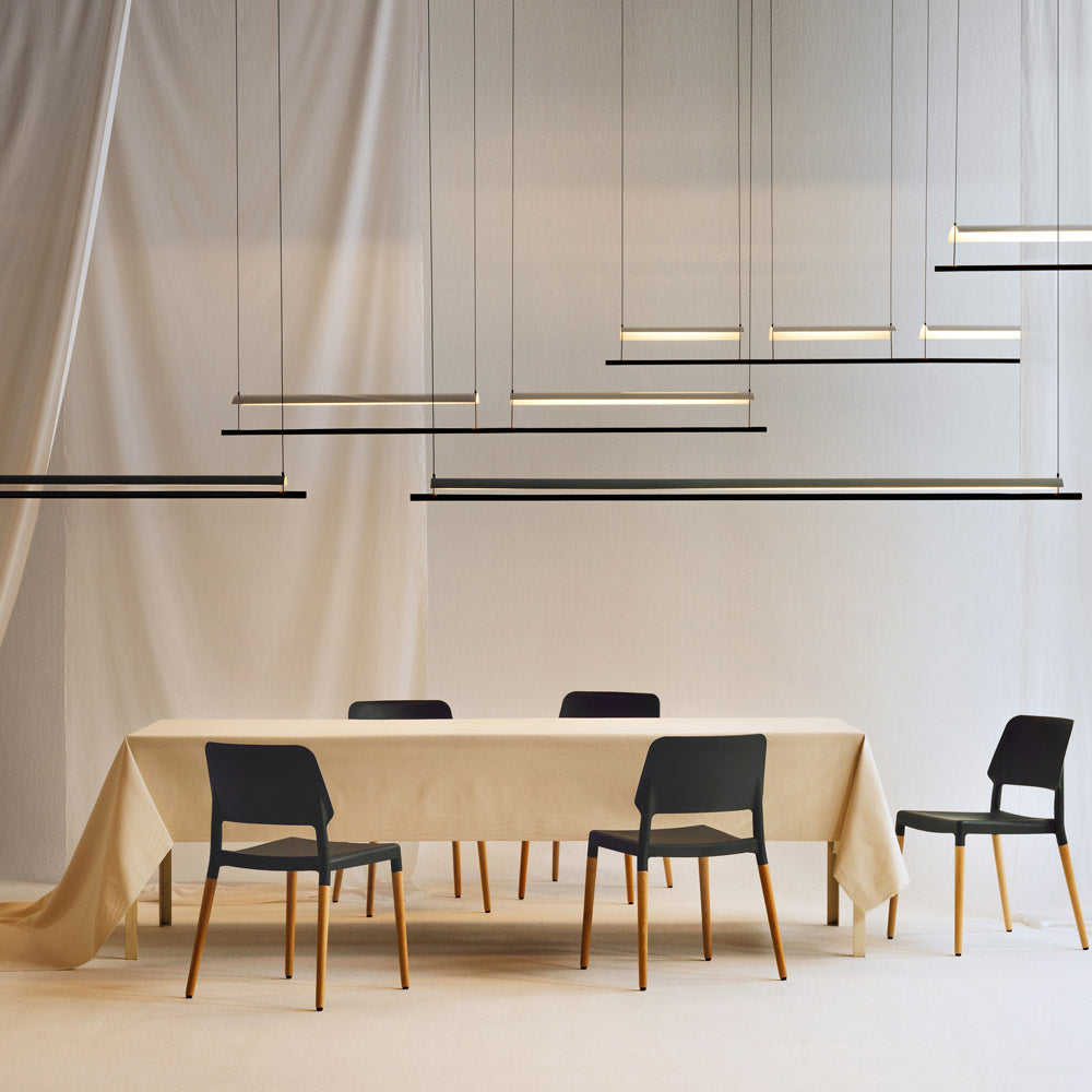Lámina 165 LED Pendant Light in dining room.