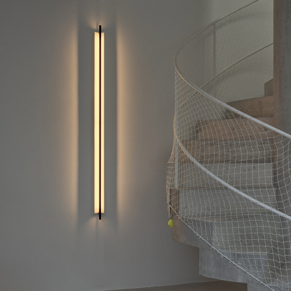 Lámina 165 LED Wall Light in living room.