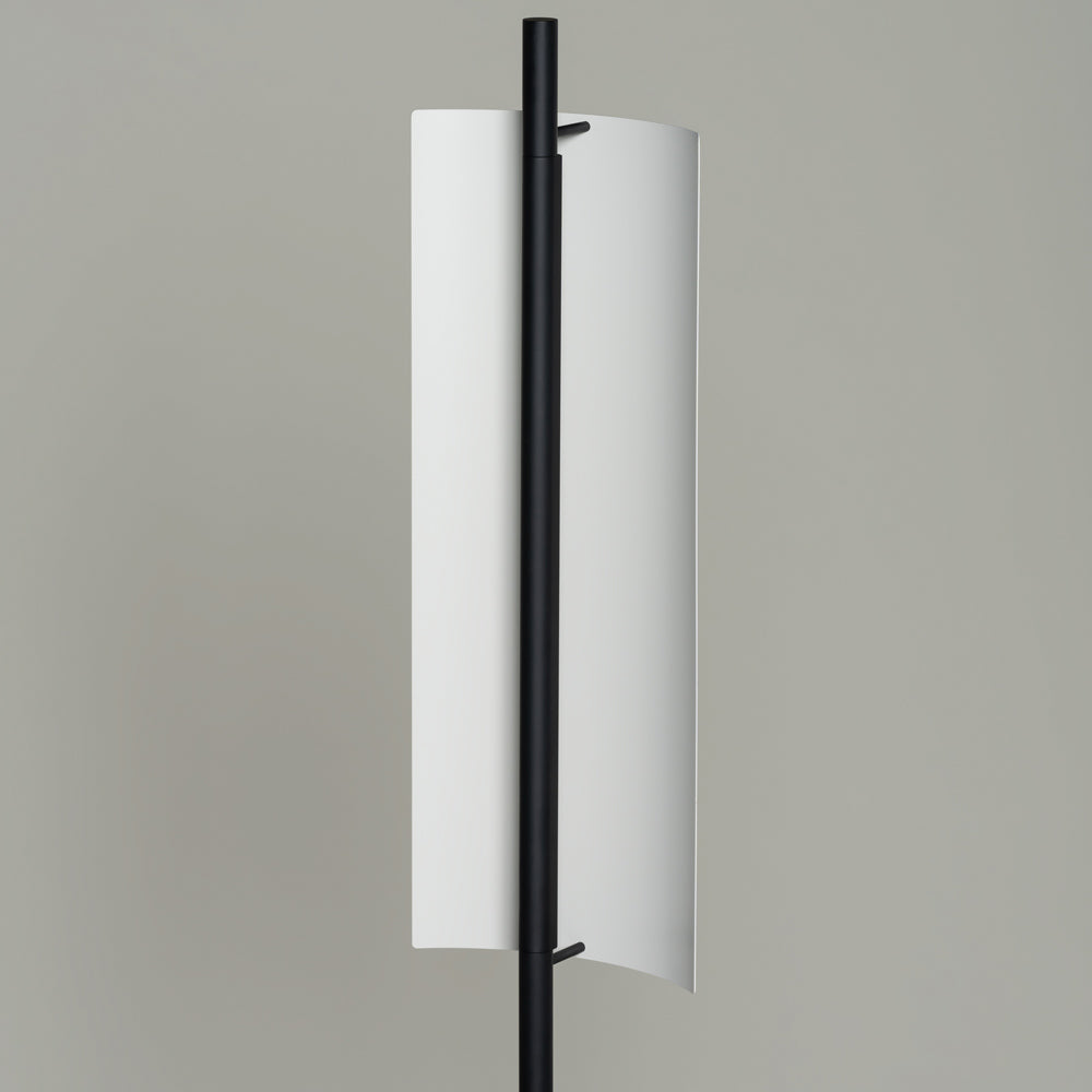 Lámina 45 LED Floor Lamp in Detail.