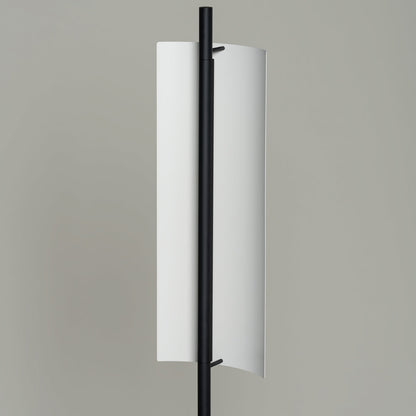 Lámina 45 LED Floor Lamp in Detail.