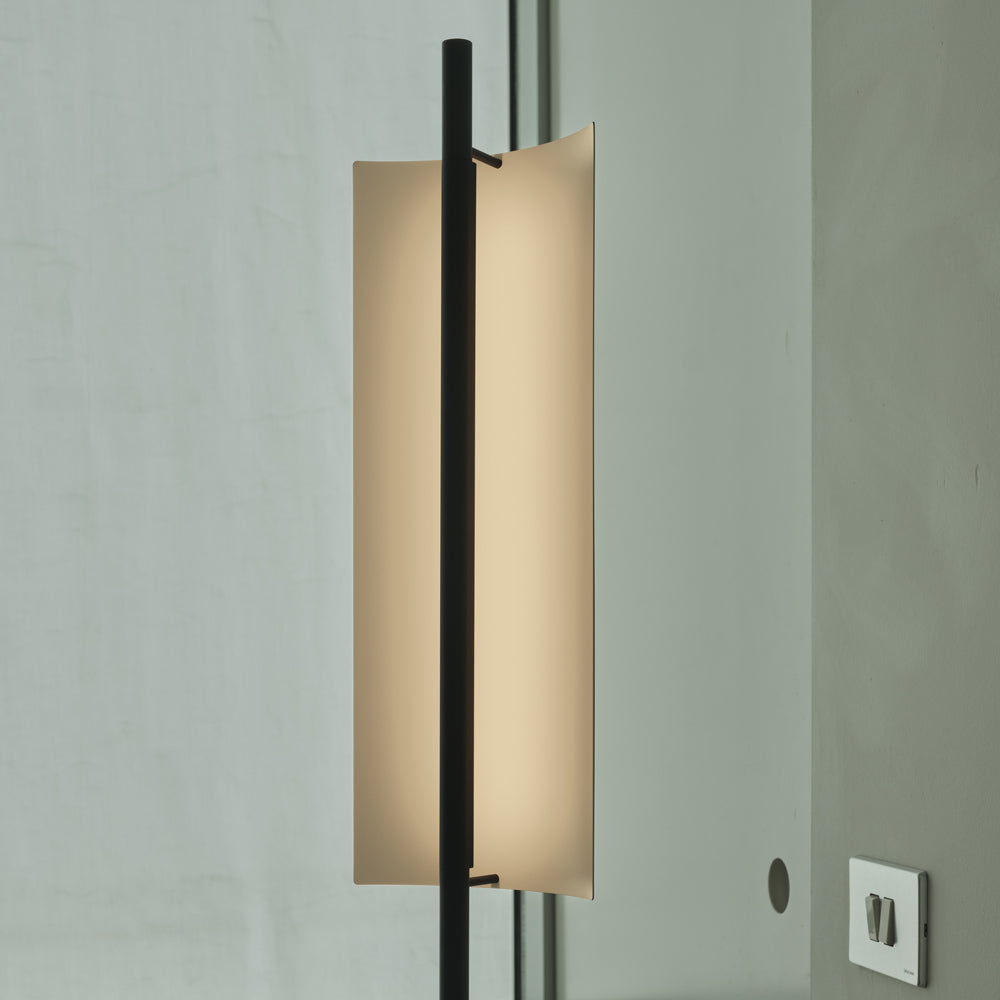 Lámina 45 LED Floor Lamp in Detail.