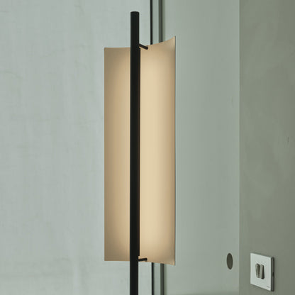 Lámina 45 LED Floor Lamp in Detail.