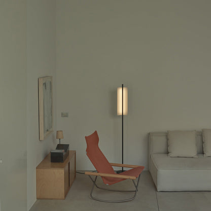 Lámina 45 LED Floor Lamp in living room.