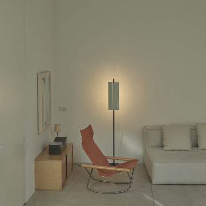 Lámina 45 LED Floor Lamp in living room.