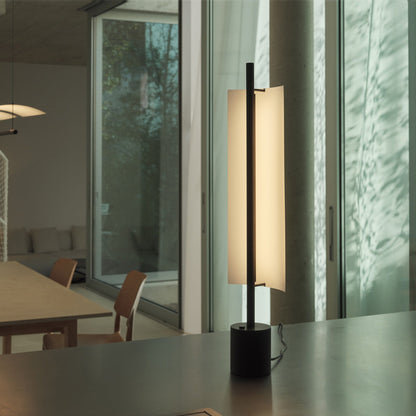 Lámina 45 LED Table Lamp in dining room.