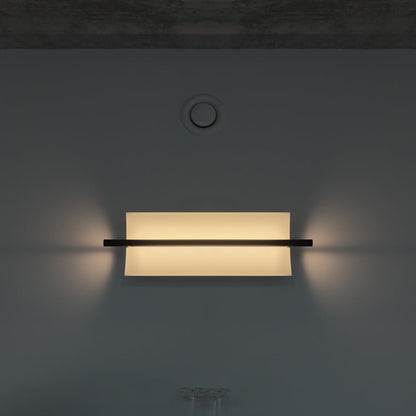 Lámina 45 LED Wall Light in Detail.