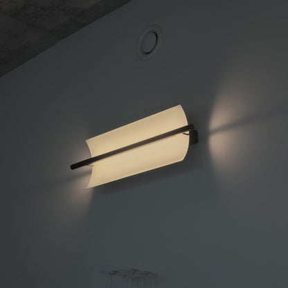 Lámina 45 LED Wall Light in Detail.