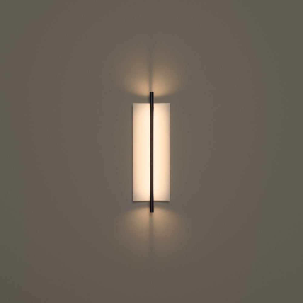 Lámina 45 LED Wall Light in Detail.