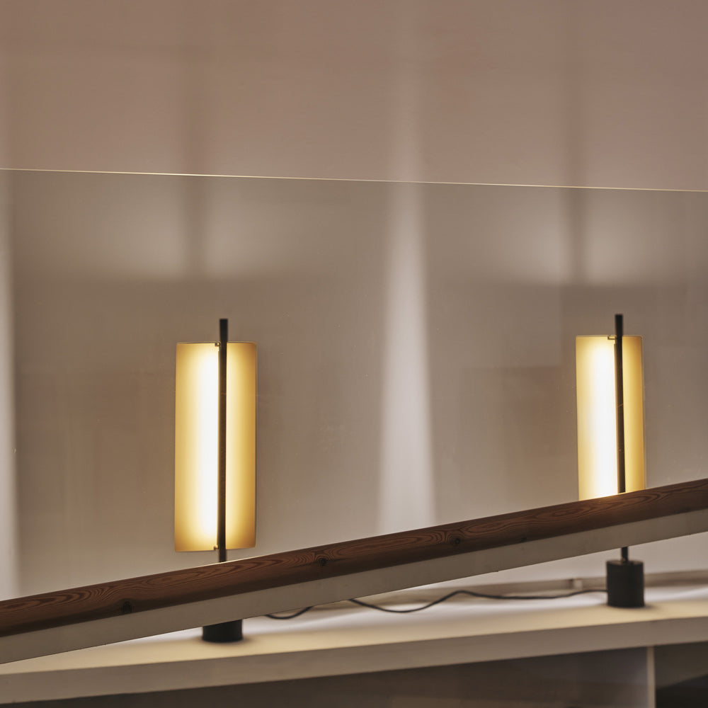 Lámina Dorada 45 LED Table Lamp in Detail.